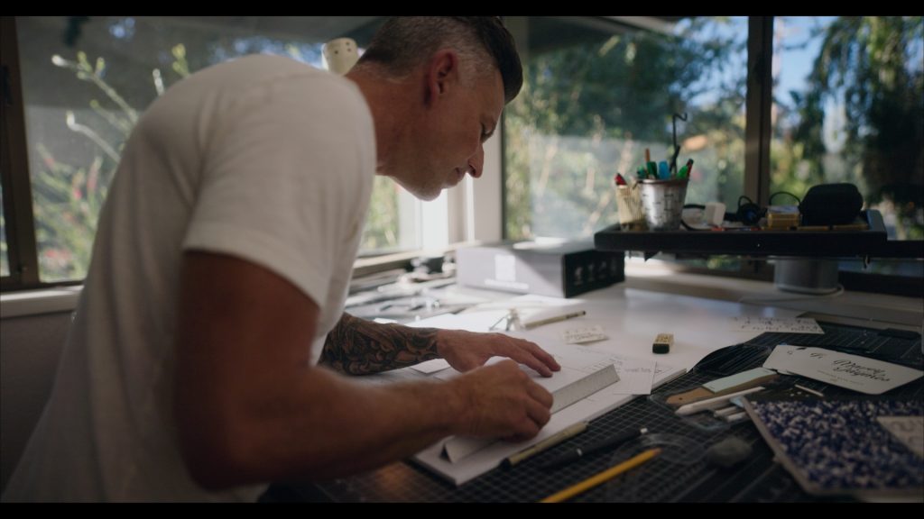 Mavey James: etalonaje para videoclip musical con estilo cinematográfico